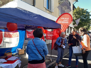 Mutige Besucher:innen konnten ihr Wissen bei einem Wettbewerb testen. Es galt, Fragen zu beantworten, die einbürgerungswilligen Menschen gestellt werden.